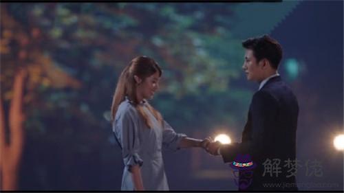 1、求婚配什麼歌曲聽:適合求婚時用的歌曲