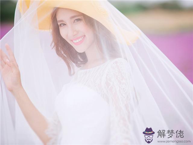 3、屬雞的女婚配屬什麼好:屬雞的女人和什麼屬相相配