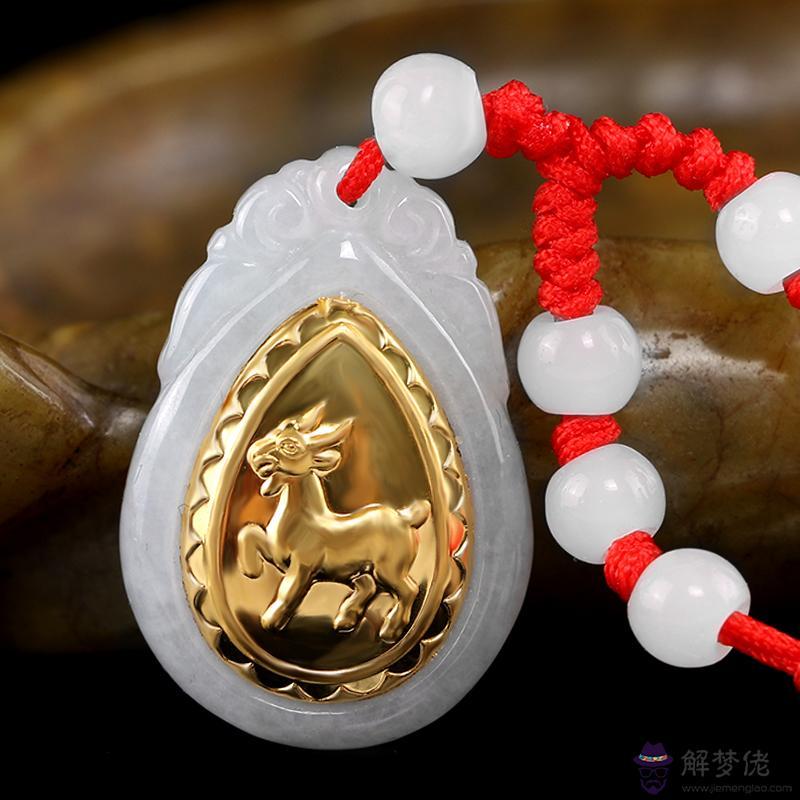 屬牛女帶黃金好還是玉好：屬牛女人戴什麼首飾好黑躍石屬玉類嗎？