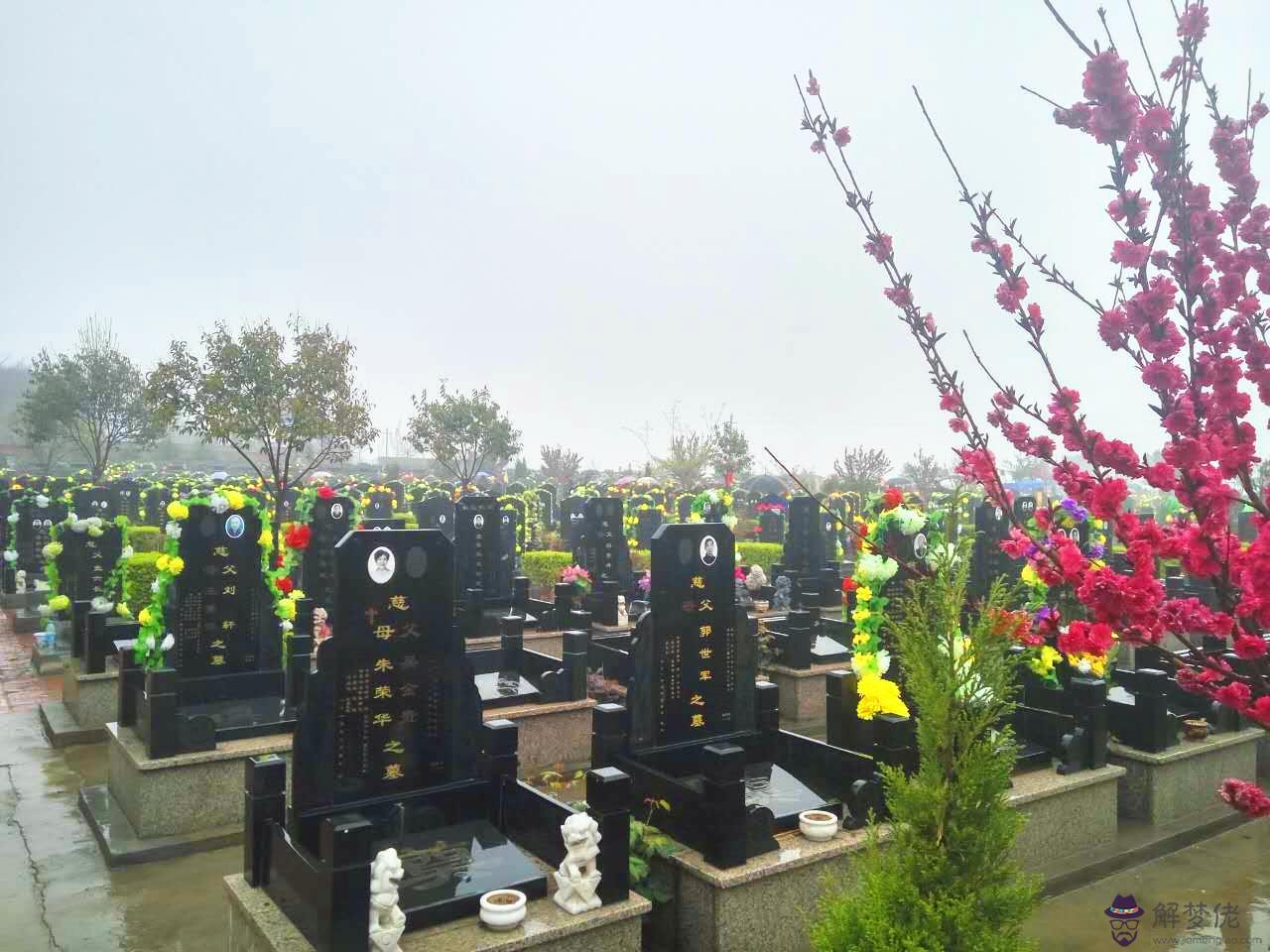 下葬當天黃歷不宜安葬：骨灰盒安葬農歷時間年10月15日，黃歷卻不宜安葬