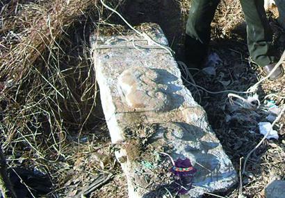 墳前埋烏龜有什麼講究：墳地八個方位埋龜什麼意思