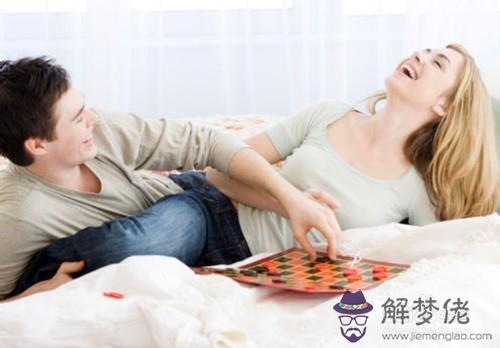 夫妻兩人同在一個系統的部門工作,二人還是直管的上下級關系,而且還都是職務,這樣可以嗎?