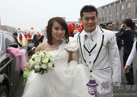 夢見和老公再次辦婚禮:夢見和老公同時辦婚禮都是和別人。是啥意思?