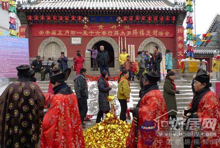 犯太歲為什麼不能穿紅:犯太歲的,本命年犯太歲真的穿紅就可以解決了嗎