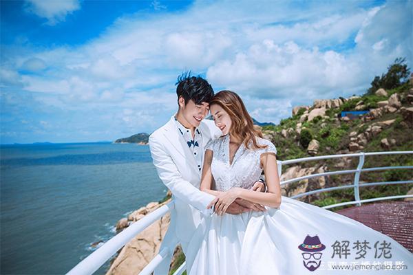 夫妻屬雞的婚姻和屬鼠的相配嗎:屬雞和屬鼠結婚合適嗎?
