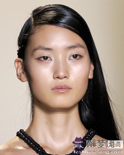 丹鳳眼是什麼樣的女生:女人丹鳳眼有什麼特征啊?