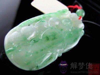玉怎麼識別真假:最簡單的辨別玉的真假方法?