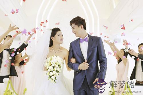 新郎講話最簡單大氣的:新郎婚禮上如何講話簡單點的?