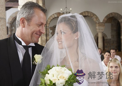 夢見結婚真的會死嗎:夢到自己結婚。聽說自己會死?嚇人啊!!!救命啊。