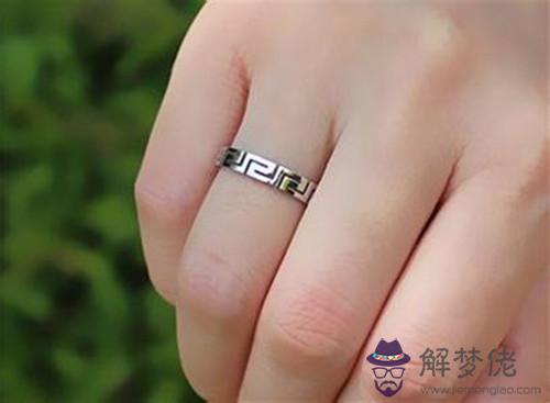 女生戒指的戴法和意義:女生右手戴戒指有什麼含義嗎?