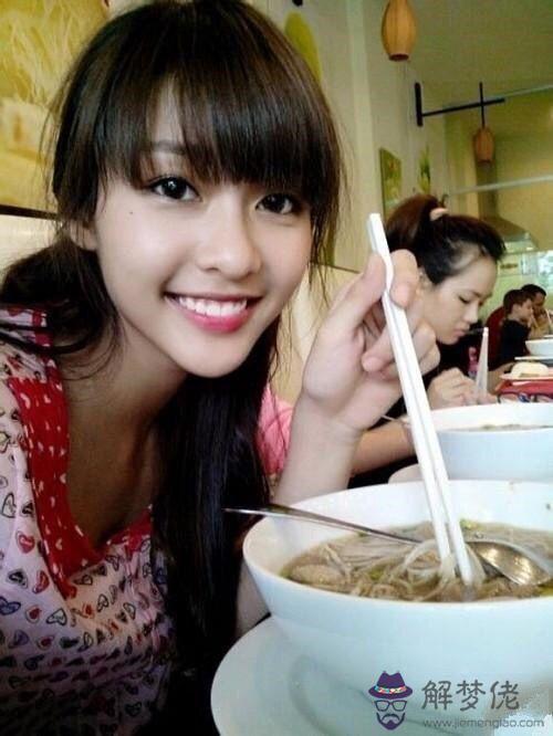 女朋友不開心安慰的話:女朋友不開心,說什麼話安慰她好呢?求大教教我