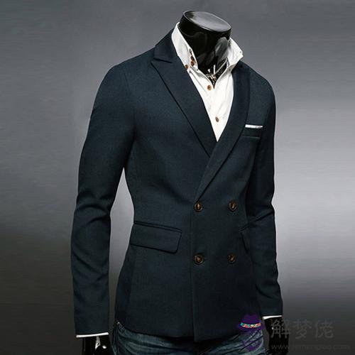 定制西裝一般要多少錢:在格林瑞定制一套西服大概多少錢啊?