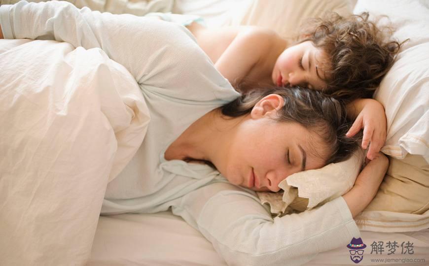 怎麼逗女孩開心:怎麼哄女生開心?