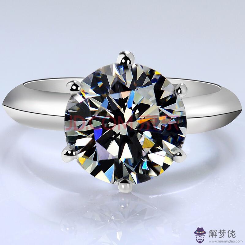 訂婚戒指和結婚戒指:訂婚戒指和結婚戒指有什麼區別?
