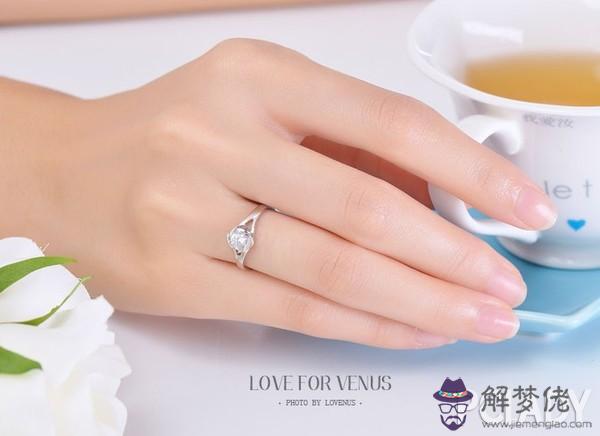 結婚戒指女生應該戴哪只手:女生婚戒戴哪只手?