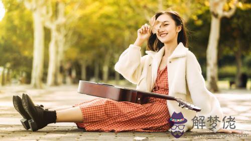 水瓶座女生喜歡一個人的表現:水瓶座女生喜歡一個人的表現?