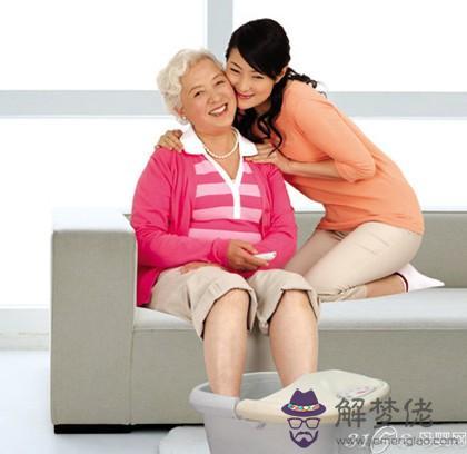 送男朋友媽媽什麼禮物好:想給男朋友媽媽買禮物,買什麼好呢?