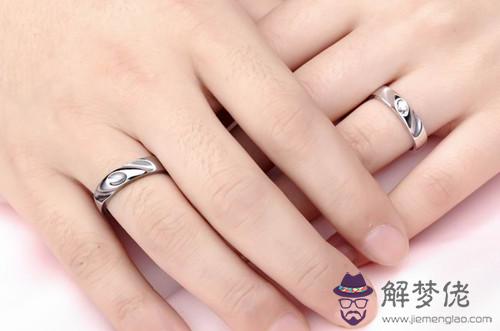 女生結婚戒指戴哪只手:女生結婚戒指應該戴在哪只手上?為什麼?