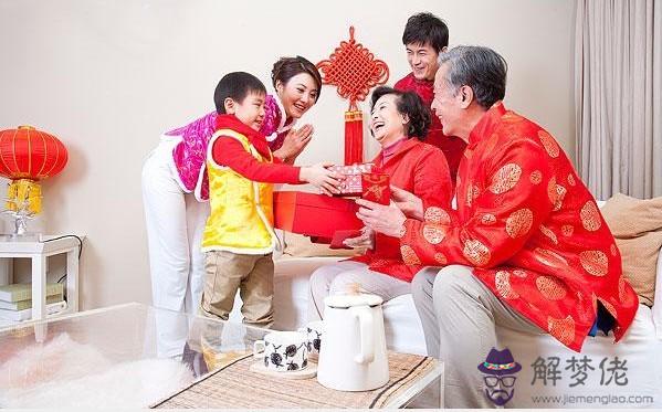 過年給媽媽買什麼禮物好:春節給媽媽送什麼禮物好？