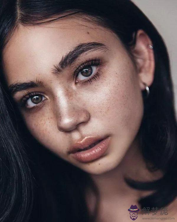 夏天曬黑了怎麼快速美白:被太陽曬黑后怎麼快速變白