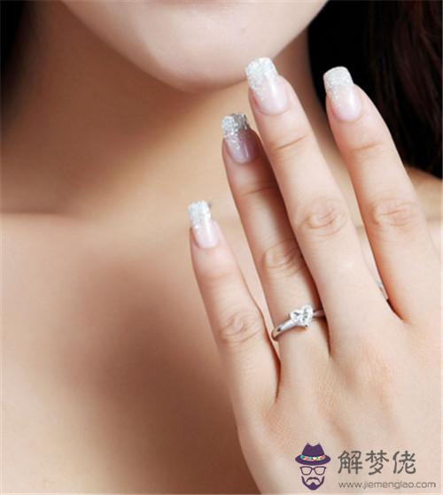 一克拉鉆戒大小:一克拉鉆石有多大圖片