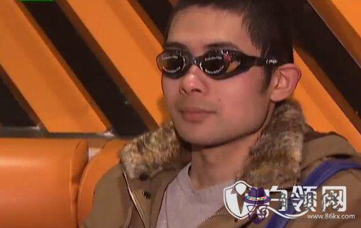 是個一月,第二次見面,相親男試探性的對我接觸,拉手,說明什麼?(我對他有好感)