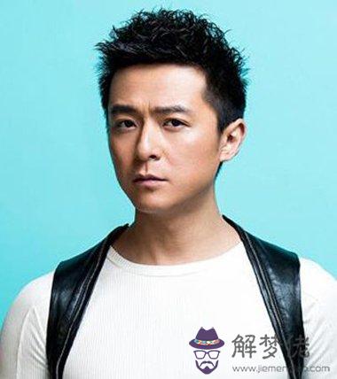 脖子短適合什麼發型:脖子短的人適合什麼發型