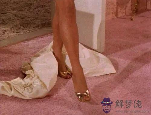 男生一般睡前聯系的人:一個男人只在晚上睡前和你聊幾句。他是真心喜歡我嗎?