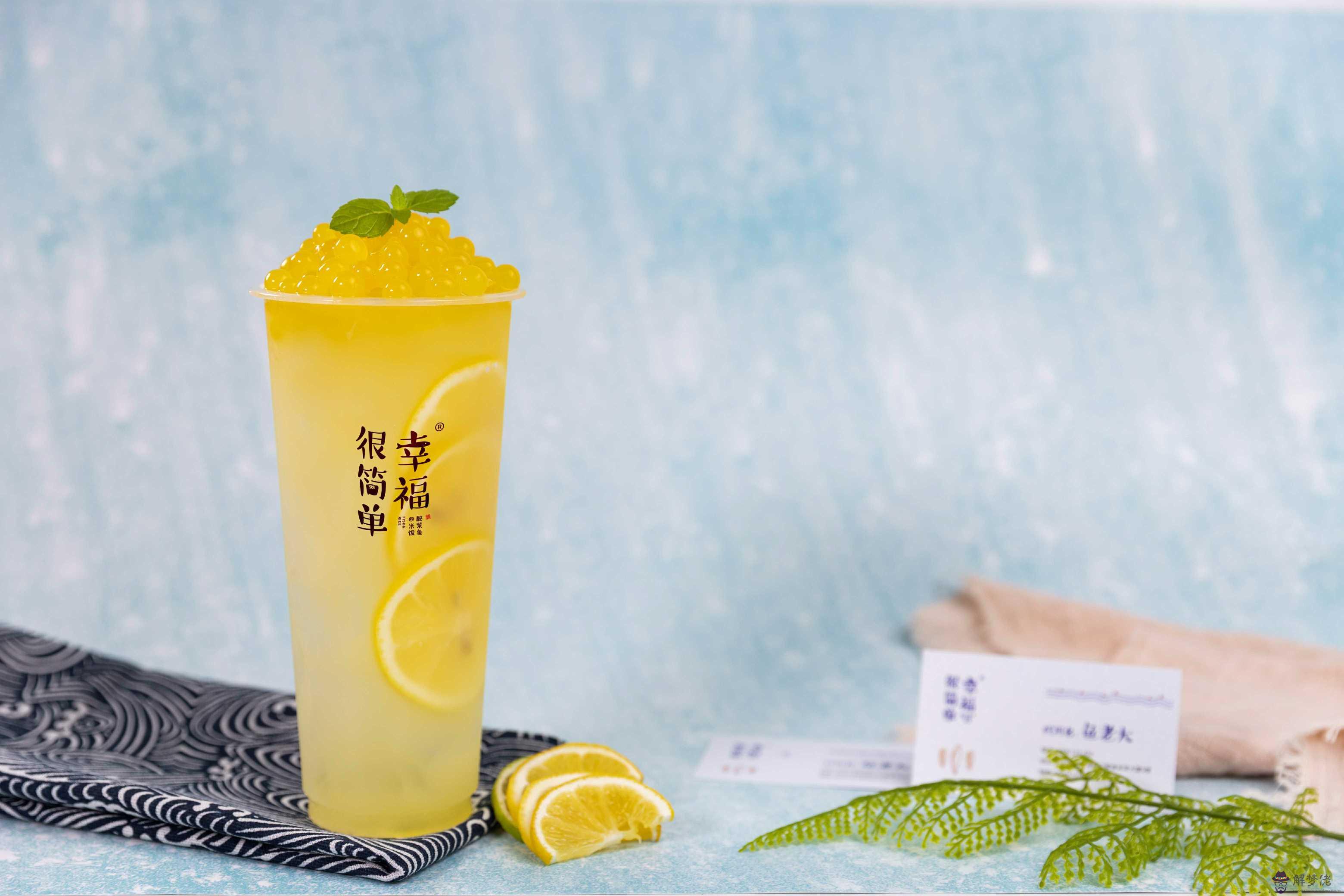 幸福很簡單的經典句子:關于簡單的幸福主題的句子。很唯美,朦朧的那種最好