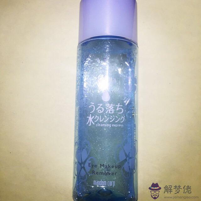 不用任何洗面奶和化裝品,但皮膚油,該用什麼方法清潔臉部皮膚呢?