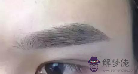 沒有眉的男人:男人沒有眉是什麼原因
