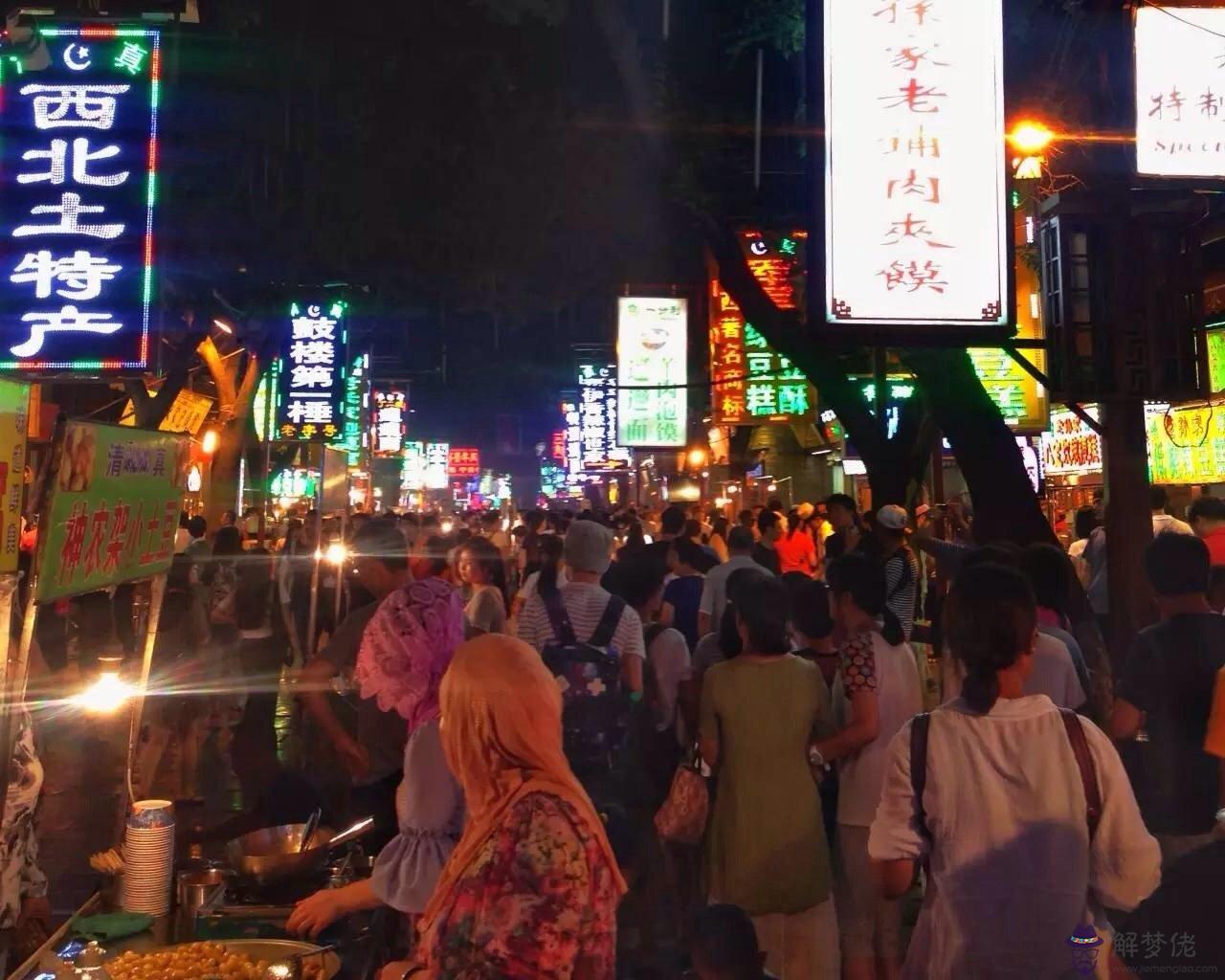 西安當地人去的小吃街:西安最著名的小吃街在什麼地方,到西安必吃什麼