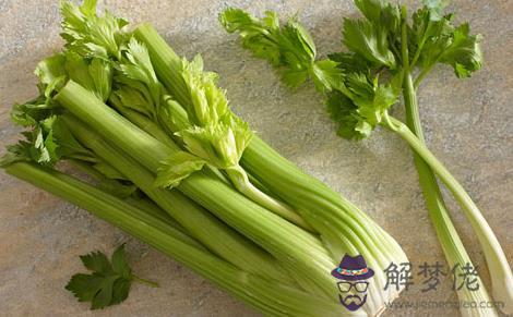 芹菜對男人的危害:男人吃芹菜對身體有害嗎？