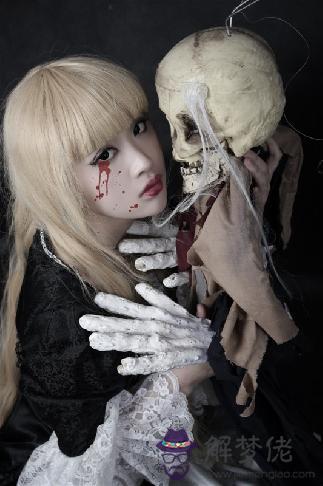 妹妹背著洋娃娃歌曲:我想知道妹妹背著洋娃娃的歌詞解釋，歌版。