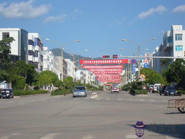 少數人口排名:56個少數的名稱，按目前人數排列，謝謝