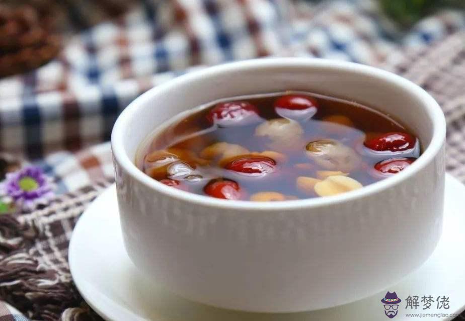 女人煲什麼湯最補氣血:女人美容補氣血,喝點什麼湯