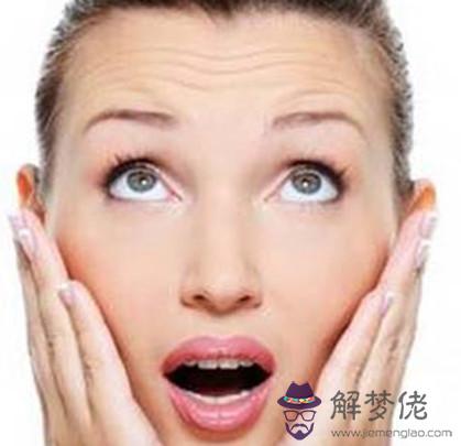 讓額頭變飽滿小妙招:額頭的抬頭紋怎麼去除 快速去皺的小竅門