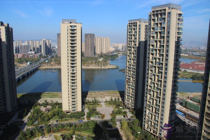 高端大氣的小區名字:求比較大氣的小區名稱?