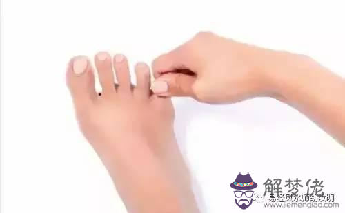 腳趾頭長痣圖解:右腳小腳趾有痣