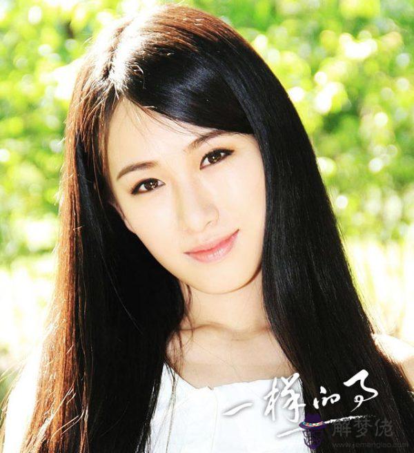 有財運的藝名女孩:83年的農歷8月19日下午18:00岀生女豬起什麼藝名財運好？