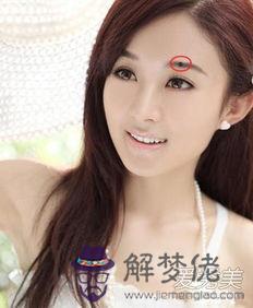 女人有一痣,必嫁豪門:女人右手手背無名指上有痣 ，有什麼說法？
