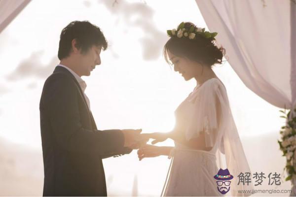 屬雞和屬羊的適合做夫妻嗎 屬雞屬羊的婚姻配對